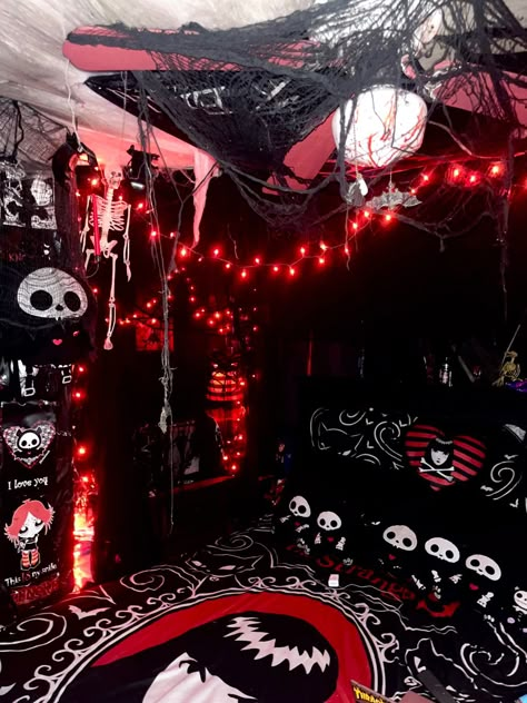 Halloween Bed Ideas, Goth Club Interior, Rainbow Goth Bedroom, Small Goth Room Ideas, Horror Themed Bedroom Aesthetic, Mallgoth Bedroom, Vampire Goth Bedroom, Goth Teen Bedroom, Mall Goth Bedroom