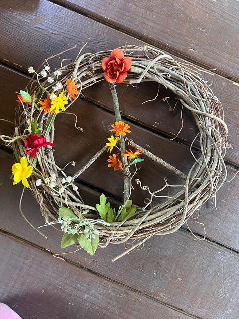 Peace sign patchouli scented wild flower wreath Peace Sign Wreaths, Weeping Wreaths, Boho Garden Ideas Diy, Diy Boho Wreath, Boho Garden Ideas, Peace Sign Wreath, Goals 2025, Hippy Life, Peace Wreath