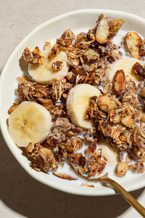 Banana Nut Crunch Gluten-Free Granola recipe for the win! Gluten Free Granola Recipe, Crunch Cereal, Gluten Free Granola, Granola Recipe, Banana Chips, Recipes Appetizers And Snacks, Raw Almonds, Dairy Free Dessert, Healthy Comfort Food