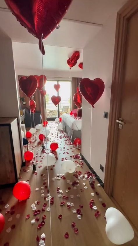 Valentine Day Aesthetic, Aesthetic Valentines Day, Valentines Day Gifts Ideas, Romantic Room Surprise, Romantic Dinner Decoration, Nails Valentines Day, Romantic Valentines Day Ideas, Aesthetic Valentines, Surprise Birthday Decorations