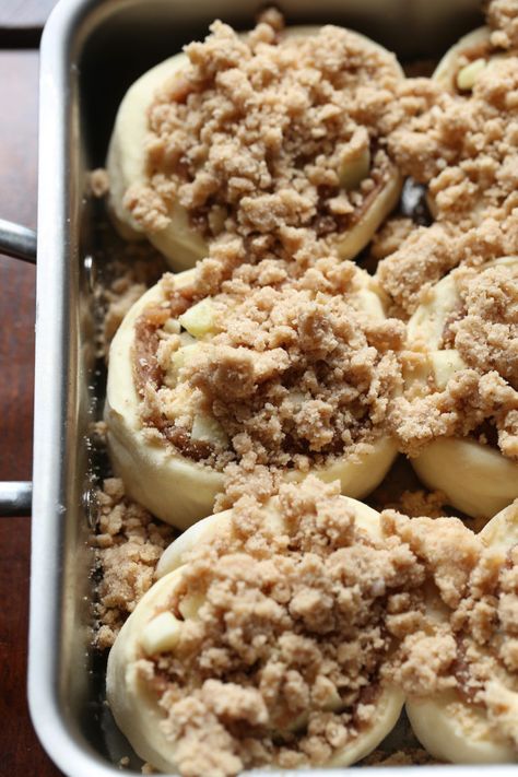 Sweet Roll Recipe, Apple Crumb, Breakfast Rolls, Diced Apples, Breakfast Sweets, Gateaux Cake, Cinnamon Apple, Cinnamon Rolls Homemade, Cinnamon Rolls Recipe