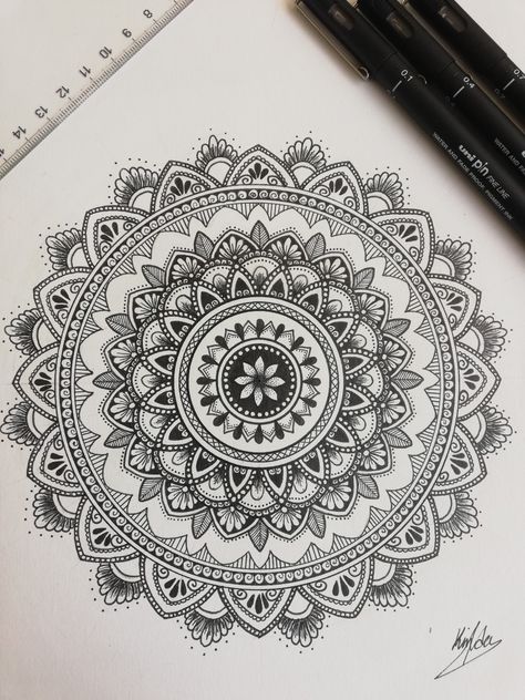 Detailed Mandala Drawing, Detailed Mandala Art, Detailed Doodle Art, Large Mandala Drawing, Swastik Mandala, Mandala Sketch Simple, Small Mandala Design, Big Mandala Drawing, Half Mandala Drawing