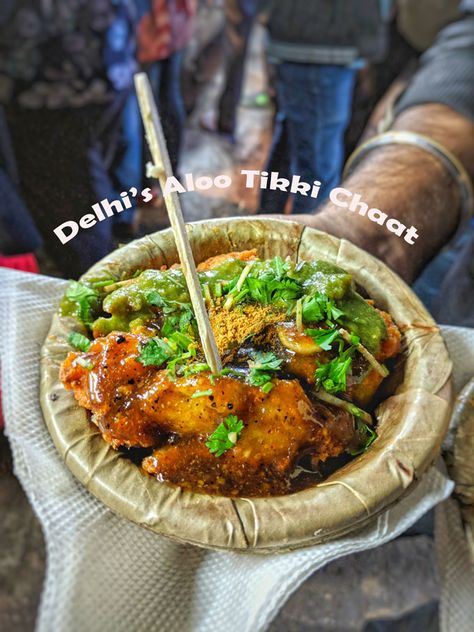 Delhi's Aloo Tikki Chaat Indian Chaat Aesthetic, Aalu Tikki Recipe, Aloo Tikki Chaat Recipe, Delhi Chaat, Aloo Tikki Chaat, Aloo Dum, Aloo Tikki Recipe, Delhi Street, Chats Recipe