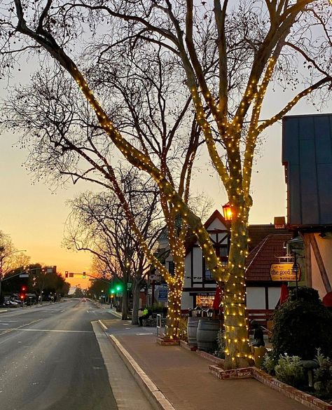 Visit Solvang, California on Instagram: “Have you ever caught the sunrise in Solvang? Here's a little peek 😍⁠ ⁠ #solvangusa” Solvang California Christmas, Solvang Christmas, Cozy Pics, Solvang California, California Christmas, Shoujo Girl, Usa States, The Sunrise, Usa Travel