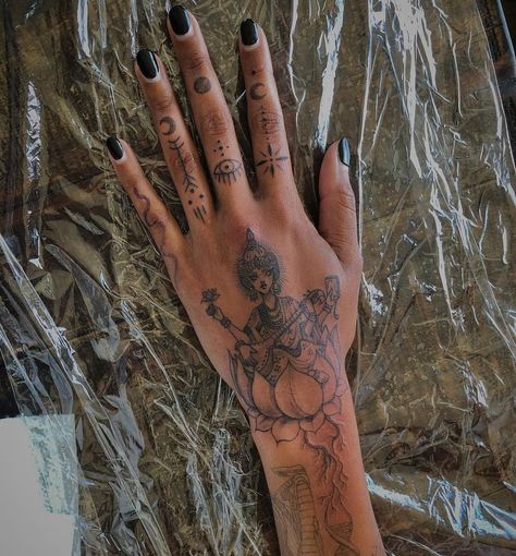 Mandala Wrist Tattoo, Octopus Tattoo Design, Black Girls With Tattoos, Red Ink Tattoos, Tattoos For Black Skin, Stylist Tattoos, Badass Tattoos, Discreet Tattoos, Dainty Tattoos