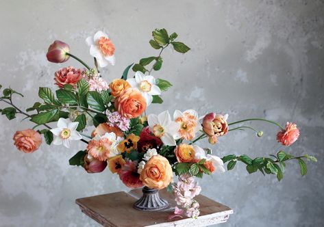 Spring Floral Arrangements Centerpieces, Floral Arrangements Centerpieces, Spring Wedding Centerpieces, London Plane, Spring Floral Arrangements, Floral Style, Wedding Looks, Spring Colors, Something Blue