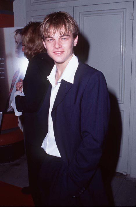 the young Leo...he made my heart melt back then...lol, thanks Titanic Leonardo Dicaprio Basketball, Leonardo Dicaprio Basketball Diaries, The Basketball Diaries, Leonardo Dicaprio Movies, Basketball Diaries, Leonardo Dicaprio 90s, Young Leonardo Dicaprio, Entertainment News Celebrities, Celebrities Before And After