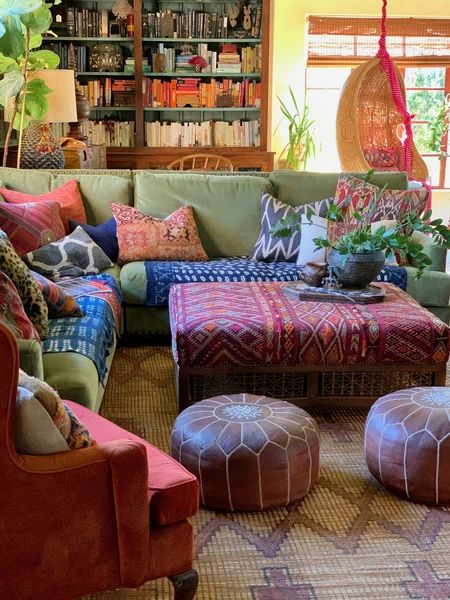 Boho Eclectic Decor, Small Warehouse, Boho Lifestyle, Decor Eclectic, Boho Curtains, Colourful Living Room, Lifestyle Ideas, Design Room, Bohemian Interior