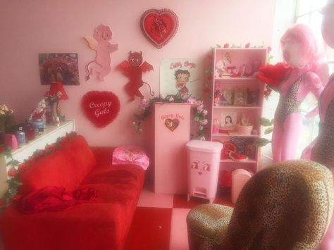 Red And Pink Aesthetic Room, Red Y2k Room, Love Core Room, Pink And Red Room, Lovecore Bedroom, Lovecore Room, Red Room Aesthetic, Valentines Room, Creepy Gals