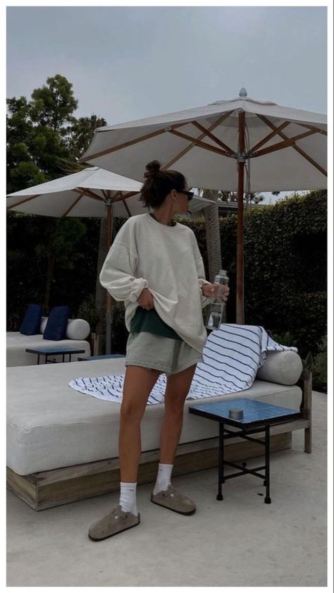 Clog Outfit Summer, Hannah Aesthetic, Boston Clogs Outfit, Birkenstock Outfit Summer, Clog Outfits, Birkenstock Clogs Outfit, Birkenstock Boston Outfit, Birks Outfit, Boston Birkenstock