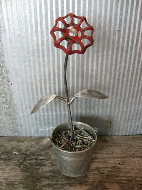 No water required Welded Art, Hantverk Diy, Garden Junk, Welding Art Projects, Metal Tree Wall Art, Metal Yard Art, Metal Welding, Metal Garden Art, Junk Art