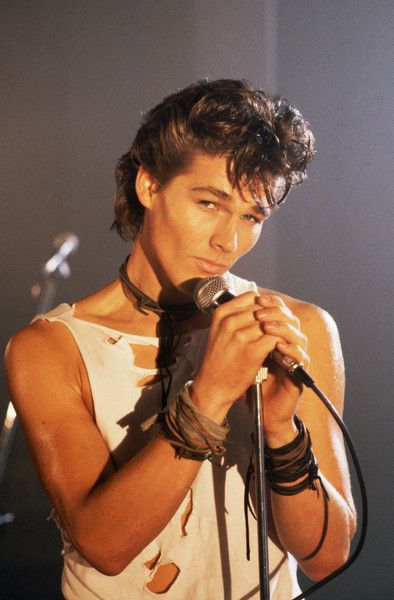 In the first version of the Take on Me video Morten Harket 80s, A Ha 80s, Morton Harket, 80s Mens Fashion, Aha Band, Voice In My Head, A Ah, Singing Groups, 80s Synth