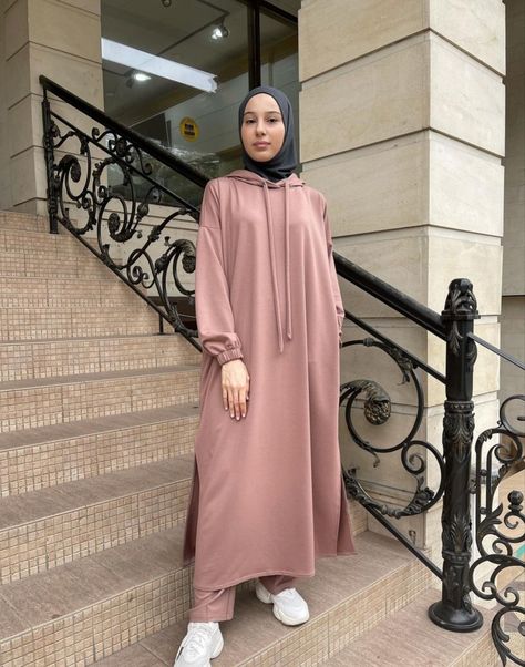 Hoodie Dress Outfit, Midi Skirt Outfit Winter, Hijab Fashion Muslim, Modest Fashion Muslim, Velvet Dress Designs, Muslim Fashion Hijab Outfits, Muslim Outfits Casual, Muslim Fashion Hijab, Trendy Dress Outfits