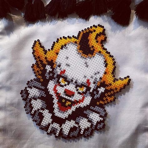 Scary Movie Perler Beads, Horror Pearl Beads, Hama Beads Horror, Pennywise Perler Beads, Scary Perler Bead Patterns, Perler Bead Patterns Horror, Ghostface Perler Beads, Scream Perler, Horror Perler Bead Patterns