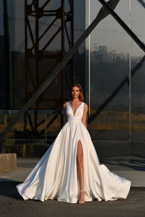 Elegant Wedding Gown Sophisticated Bride, Wedding Dresses Plane, Big Satin Wedding Dress, Flowy Silk Wedding Dress, Elegant Classic Wedding Dress, Sateen Wedding Dress, Wedding Dress Large Bust, Satin Wedding Dress V Neck, Wedding Dresses Big Bust