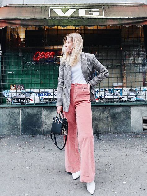 35 Instagram Outfits From @WhoWhatWear.UK's Handle | Who What Wear Pink Summer Outfits, Pink Pants Outfit, Corduroy Pants Outfit, Work Chic, Ideas Outfit, Instagram Outfits, Fashion Weeks, Pink Pants, Blazer Outfits