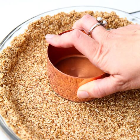 Gluten-Free Vegan Graham Cracker Crust - The Hidden Veggies Oatmeal Pie Crust Recipe, Oatmeal Pie Crust, Gluten Free Graham Cracker Crust, Cookie Oatmeal, Graham Cracker Crust Recipe, Oatmeal Pie, Gluten Free Graham Crackers, Pudding Pie, Gluten Free Oatmeal