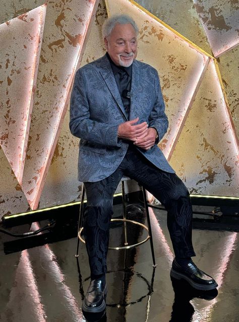 Tom Jones (@RealSirTomJones) on X Tom Jones Singer, Heart Of Love, Sir Tom Jones, Thomas Jones, Taylor Kinney, Army Pics, Tom Jones, Famous Singers, Easy Listening