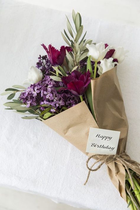 A Bouquet Of Flowers, How To Wrap Flowers, Deco Floral, Bouquet Of Flowers, Arte Floral, Birthday Flowers, Brown Paper, Beautiful Blooms, Ikebana