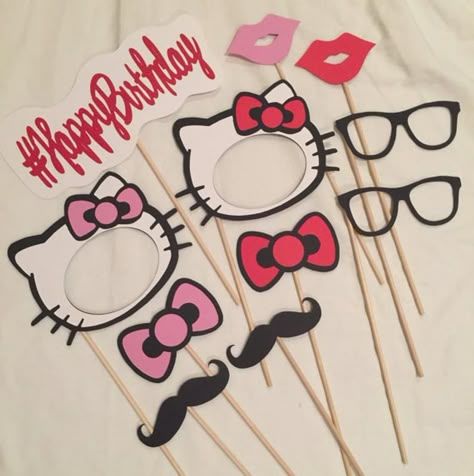 Hello Kitty Photo Booth Props #hellokitty #hellokittybirthday #hellokittyparty #kidsbirthdayparty #kidspartyideas #partyideas #partythemes #partydecor #partydecorations Hello Kitty Photo Booth, Hello Kitty Birthday Party Decorations, Hello Kitty Birthday Theme, Hello Kitty Wedding, Lila Party, Hello Kitty Theme Party, Hello Kitty Photos, Wedding Photo Booth Props, Hello Kitty Birthday Party