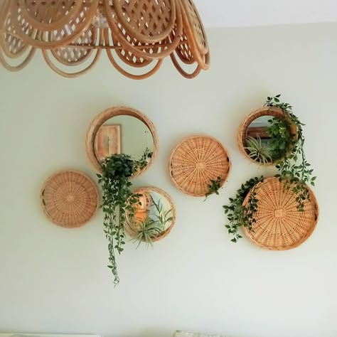 Basket On Wall, Basket Gallery Wall, Dining Wall Decor, Wall Art Diy Paint, Deco Nature, Basket Wall Decor, Wicker Decor, Bedroom Decor Design, Big Thing