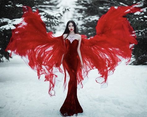 Gaun Abad Pertengahan, Fairytale Photography, Fantasy Photography, Glamour Dress, Angel Pictures, Wedding Fashion, Dark Beauty, Red Wings, 그림 그리기