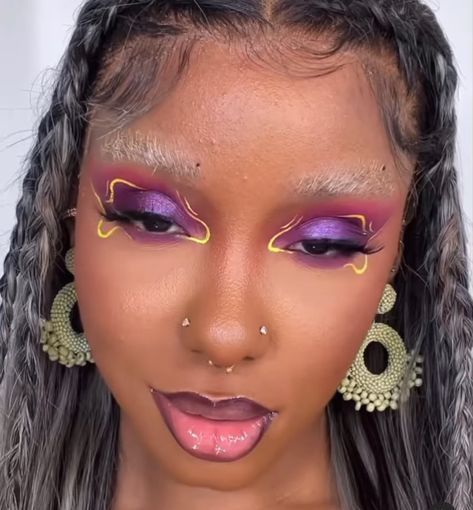 Pink Red Makeup Looks, Colourful Makeup Looks Creative, Graphic Liner Makeup Looks, Simple Rave Makeup, Exotic Makeup Looks, Bright Eyeshadow Looks, Creative Face Makeup, Funky Makeup Looks, Colorful Eye Looks