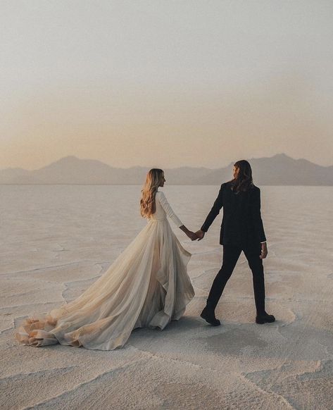 Salt Flats Utah, Salt Flat, Utah Elopement, Bonneville Salt Flats, Greenhouse Wedding, Salt Flats, Shot Photo, Elopement Ceremony, Beach Elopement