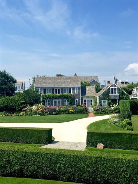 Nantucket dream house Nantucket House, Nantucket Home, Nantucket Style, Summer Escape, Inspire Me Home Decor, Beach Cottage Style, House Tour, Pretty House, Coastal Homes