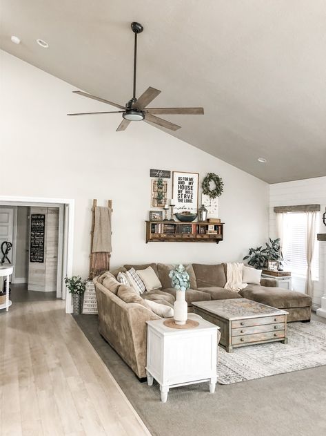 Farmhouse Kitchen Bar, Tall Ceiling Living Room, Living Room Fans, Room With High Ceilings, Vaulted Ceiling Living Room, Living Room Ceiling Fan, High Ceiling Living Room, Cabin Living Room, Room Fan