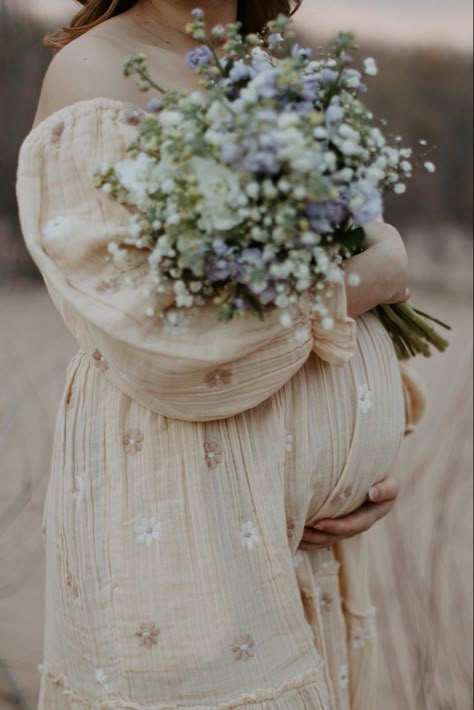 Maternity Photo Shoot Ideas With Flowers, Baby In Bloom Photoshoot, Maternity Photo With Flowers, Maternity Pics With Flowers, Flower Farm Maternity Shoot, April Maternity Photoshoot, Garden Pregnancy Announcement, Maternity Photography With Flowers, Flower Pregnancy Shoot