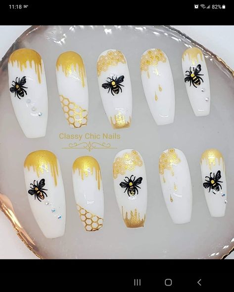 Black Bee Nails, Bee Nails Design, Honey Bee Nails, Honey Bee Nail Art, Nails Bumble Bee, Honeybee Nail Design, Nail Art Coffin, Bumblebee Nails Honey Bees, Honey Nails