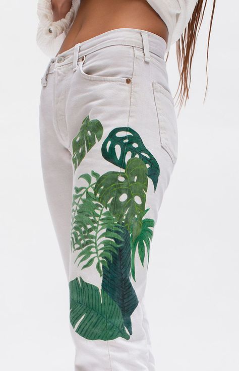 White Pants Painting Ideas, Jeans References, Painted White Jeans, Decorated Pants, Bleach Dyed Jeans, Clothes Painting, Painting Clothes, Business Casual Jeans, Fabric Paint Shirt