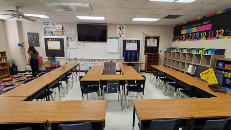 High School History Classroom, Classroom Arrangement, Classroom Desk, High School History, Desk Layout, History Classroom, Classroom Crafts, High School, Layout