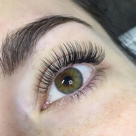 Major #lashgoals going on right now. These classic lashes are too perfect! @redlashstudio we you. Single Eyelash Extensions, Classic Eyelash Extensions, Classic Lash Extensions, Eyelash Extensions Aftercare, Natural Fake Eyelashes, Eye Lash Extensions, London Shoreditch, Eyelash Extension Training, Classic Lashes