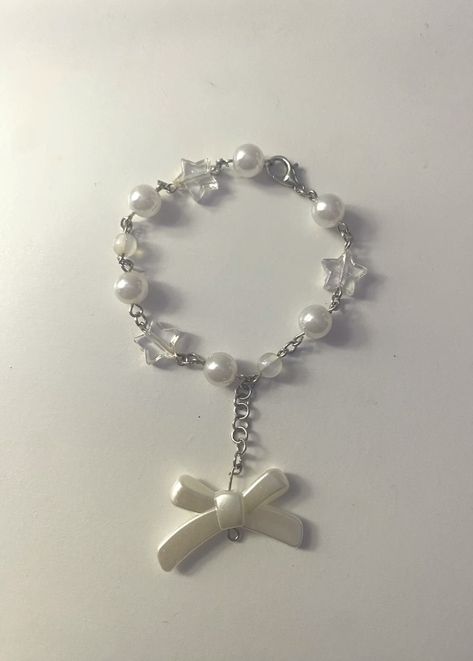 white pearl and star silver charm bracelet with white dangling bow Dainty White Bracelets With Pearl Charm, Dainty White Bracelet With Pearl Charm, Adjustable White Charm Bracelet With Pearl, White Pearl Charm Bracelet, Adjustable White Bow Jewelry, Bow Bracelet, White Bow, Star Bracelet, Diy Room Decor