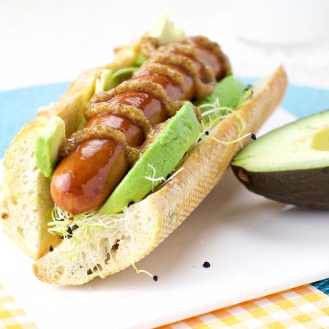 Avocado Hot Dog Tasty Recipes For Dinner, Healthy Hot Dog Recipes, Kimchi Hot Dog, Hot Dog Game, Frankfurt Sausage, Healthy Hot Dog, Sizzling Recipe, Recipes For Bbq, Hand Held Food