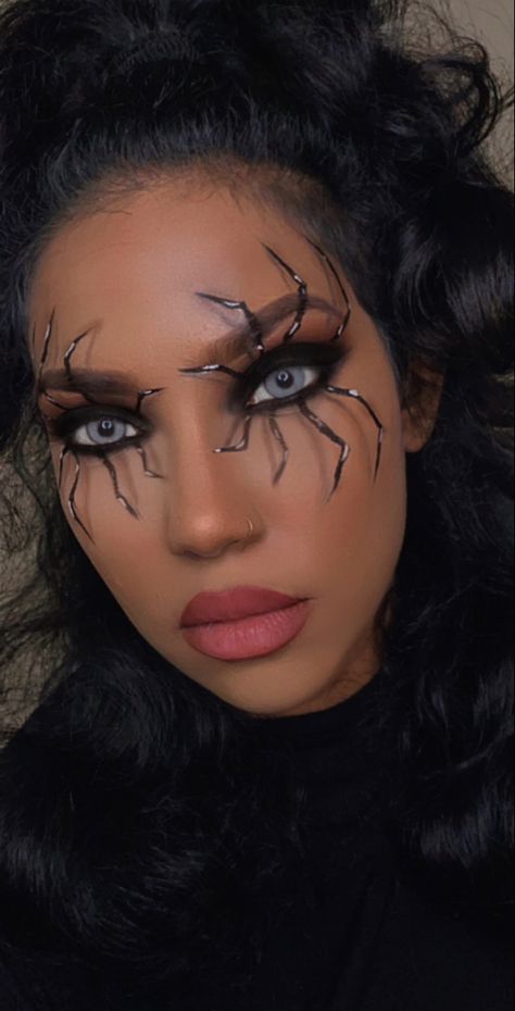 Black And White Eyeliner Looks, Black And White Halloween Makeup, White And Black Eyeliner, Black And White Eyeliner, Glitter Halloween Makeup, White Eyeliner Looks, White Mascara, Nyx Eyeliner, White Eye Makeup