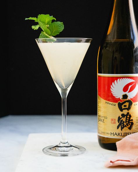 This sake cocktail is a stunning way to use this Japanese rice liquor! Mix it up into a classic Southside with lemon, lime and mint. #sake #sakecocktail #sakedrink #cocktail #recipe #sakerecipe Japanese Cocktails, Sake Cocktail, Classic Gin Cocktails, Mint Cocktails, A Couple Cooks, Japanese Drinks, Recipes Drinks, Birthday Cocktails, Happy Hour Drinks