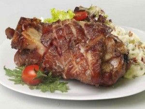 Eisbein Recipe Crispy, Eisbein Recipe, Pig Roast Recipes, Authentic Chinese Recipes, Pig Roast, Singapore Food, Bean Curd, Carne Asada, Cooking Meat