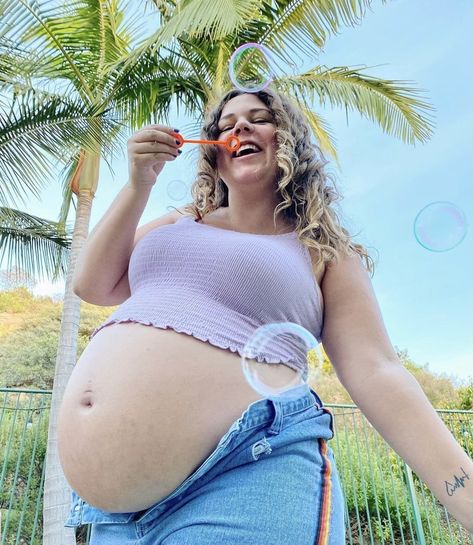 Plus Size Maternity Photoshoot, Mid Size Pregnancy, Chubby Pregnant Women, Fat Pregnant Women, Plus Size Pregnancy Photoshoot, Midsize Pregnancy, Plus Size Pregnancy Outfits, Plus Size Maternity Outfits, Plus Size Maternity Fashion