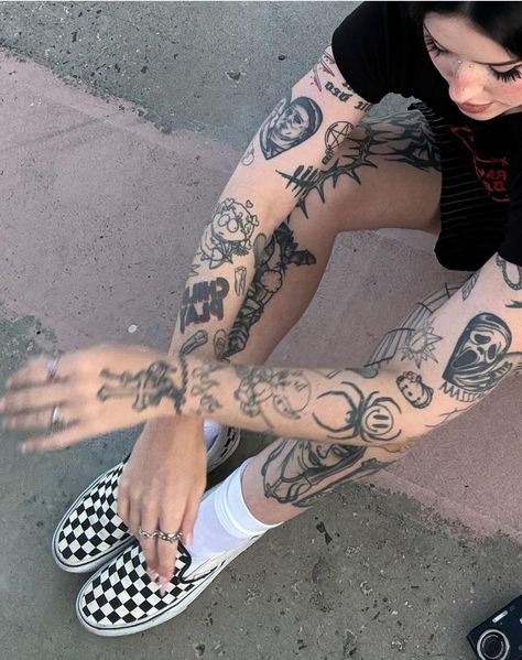 Too Much Tattoo, Simple Tattoos Ideas, Tattooed Aesthetic, Older Women With Tattoos, Patch Work Tattoos, Oasis Live Forever, Grunge Tattoos, Patch Work Tattoo, Types Of Tattoos