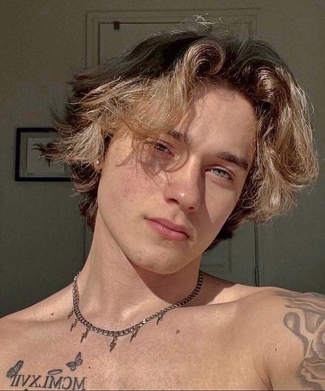 Brandon Nevarez, Brown Hair Male, Messy Blonde Hair, Cool Blonde Hair Colour, Brown Hair Boy, Men Blonde Hair, Blonde Hair Green Eyes, Surfer Hair, Dark Curly Hair