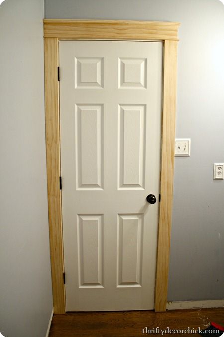 DIY craftsman door trim - since I have to recaulk anyway, might as well give it a try! Door Trim Diy, Diy Craftsman Door, Craftsman Door Trim, Craftsman Trim, Interior Door Trim, Craftsman Door, Thrifty Decor Chick, House Trim, Rustic Window