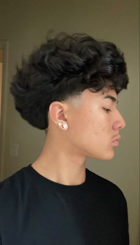 Blowout Taper Curly Hair, Fresh Haircuts For Men, Low Taper Blowout, Blowout Taper Fade, Blowout Taper, Low Fade Curly Hair, Mens Haircuts Thick Hair, V Shaped Haircut, Taper Fade Short Hair