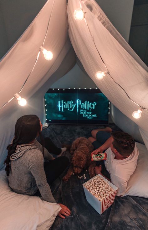 Date night goals #harrypotter #forts #cozy #moviemarathon #marianapostcards #datenight #photography #harrypotterforever Dream Dates, Instagram Couples, Fall Dates, Buku Harry Potter, Cute Date Ideas, Make You Believe, Goals Pictures, Home Cinema, Couple Relationship