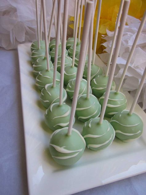 Cake Pop Presentation Food Decorating Ideas, Fancy Cake Pops, Inexpensive Appetizers, Christmas Party Finger Foods, Cranberry Appetizer, Grape Dessert, Finger Food Desserts, Skewer Appetizers, Food Decorating