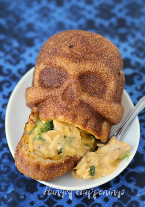 Scare up some fun this Halloween for dinner and serve some Cheesy Broccoli and Chicken Calzone Skulls. See the recipe at HungryHappenings.com. Nordicware Skull Pan Recipes, Skull Pizza Pockets, Samhain Recipes Dinners, Chicken Calzone, Halloween Fingerfood, Broccoli And Chicken, Scary Food, Recetas Halloween, Timmy Time