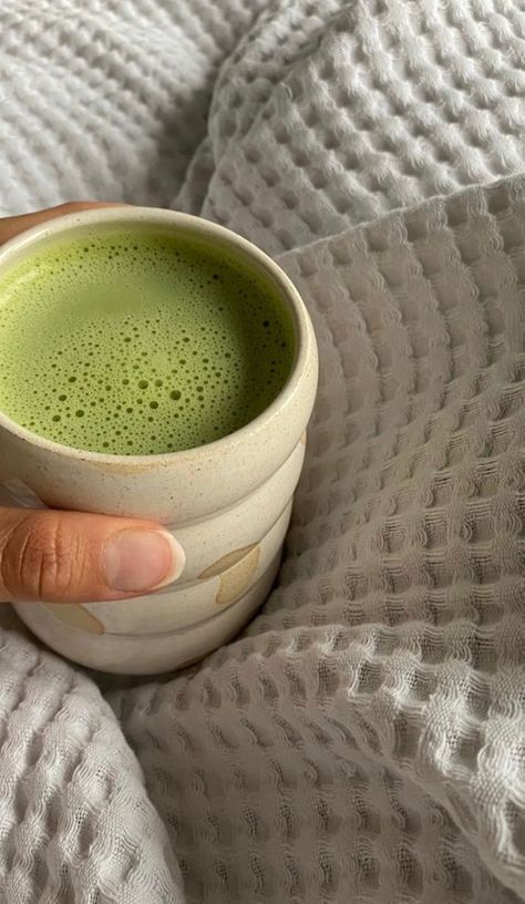 Hot Matcha, Leggings Fitness, Green Juice, Matcha Green Tea, Matcha Latte, Slow Living, Life Inspiration, Clothes And Accessories, Green Aesthetic