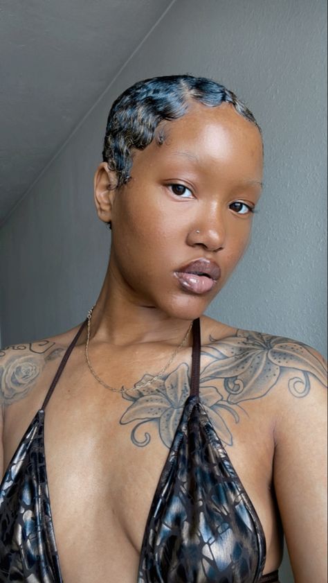 Mermaidcore Hair, Bald Baddie, Straight Hair With Braid, Glamour Makeup Looks, Finger Waves Short Hair, Brown People, Twa Hairstyles, Beautiful Freckles, Short Hair Images